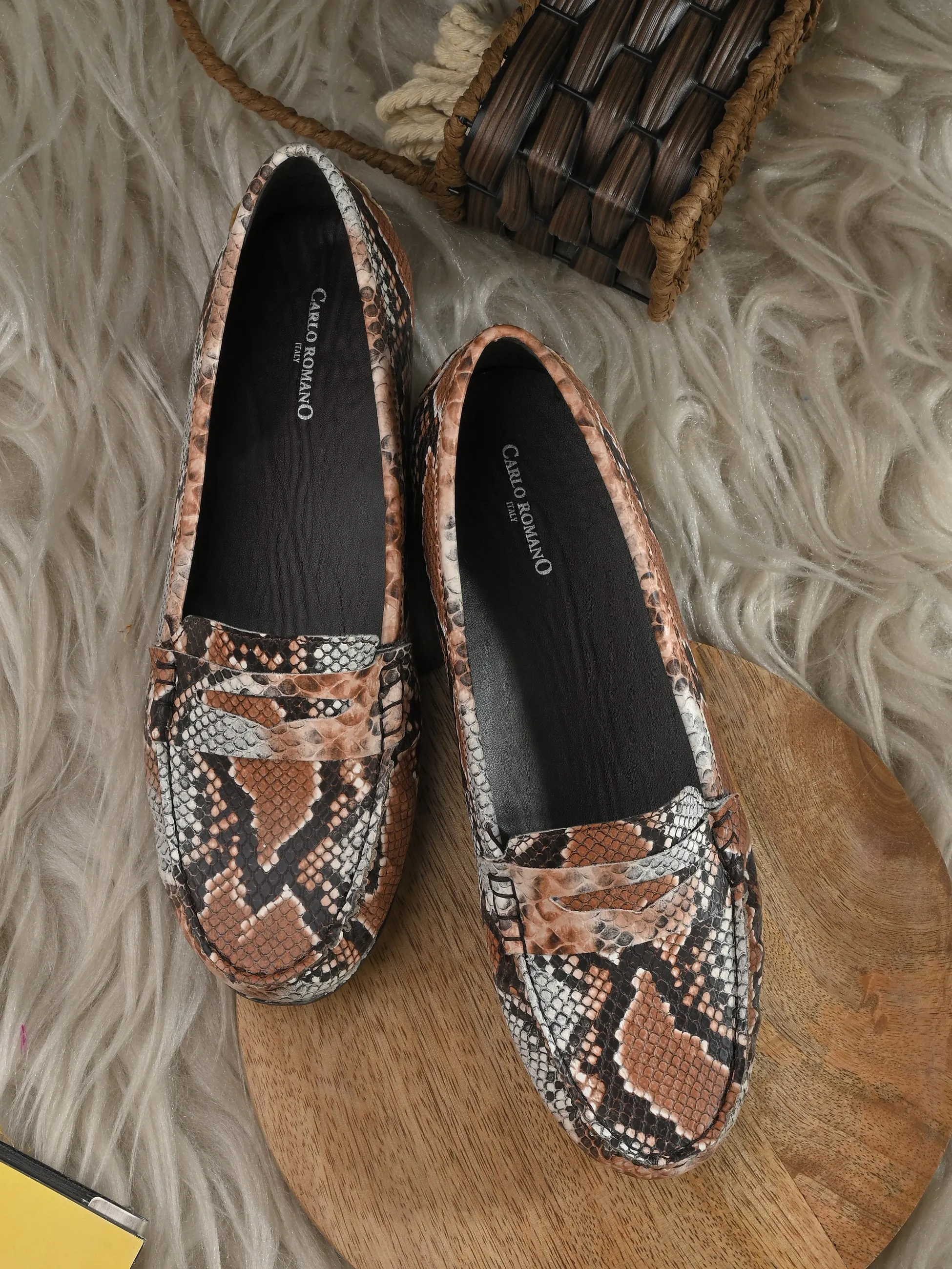 CARLO ROMANO BY WASAN MULTI COLOR VEGAN LEATHER SNAKE PRINT MOCCASIN FOR WOMEN