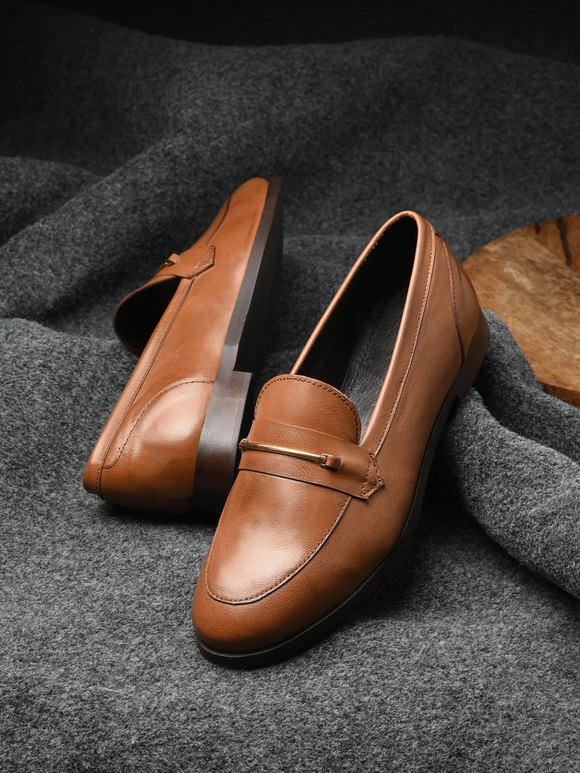 CARLO ROMANO GENUINE BURNISH LEATHER TAN COLOR MOCCASIN SHOE FOR WOMEN