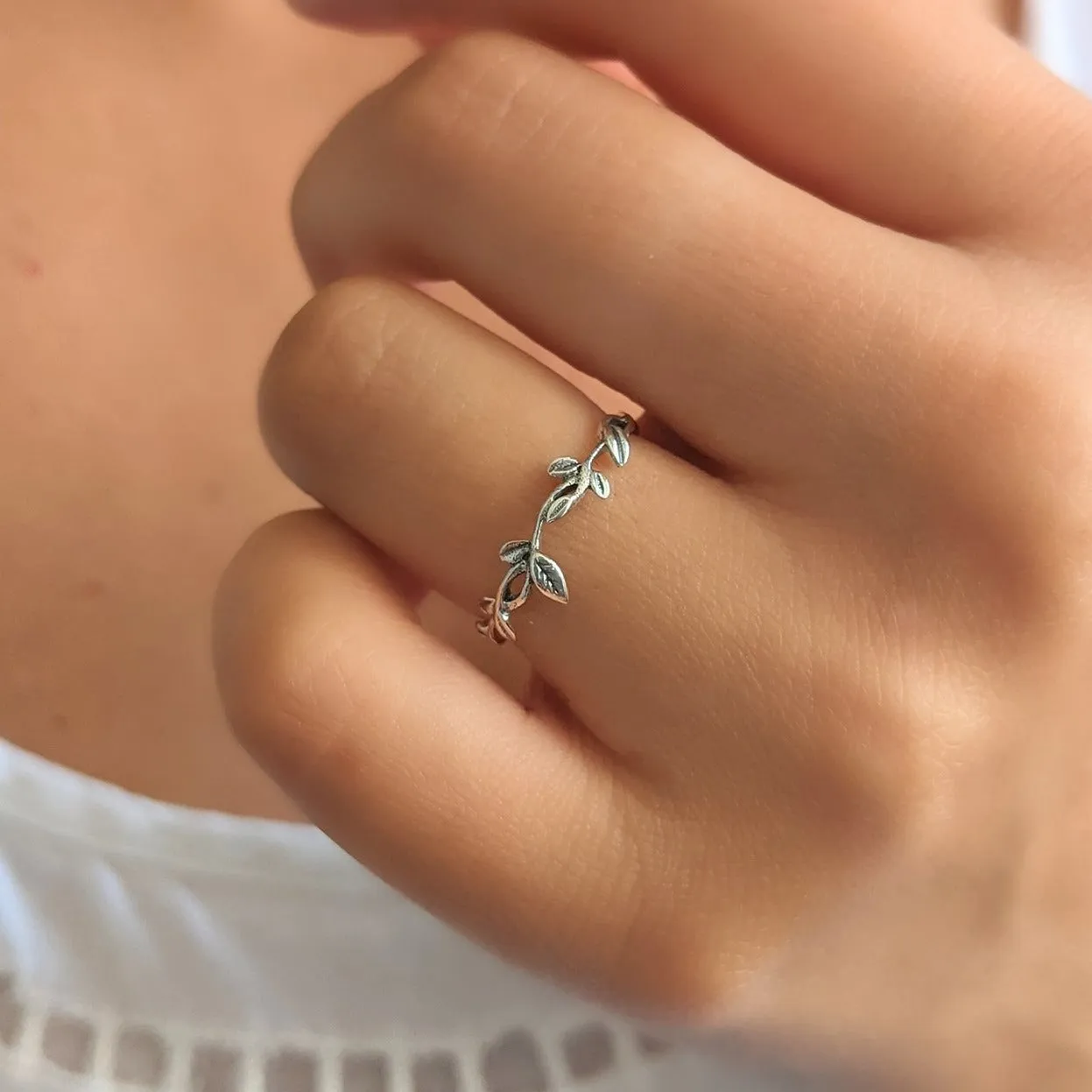 Sandra Dainty Vine Ring