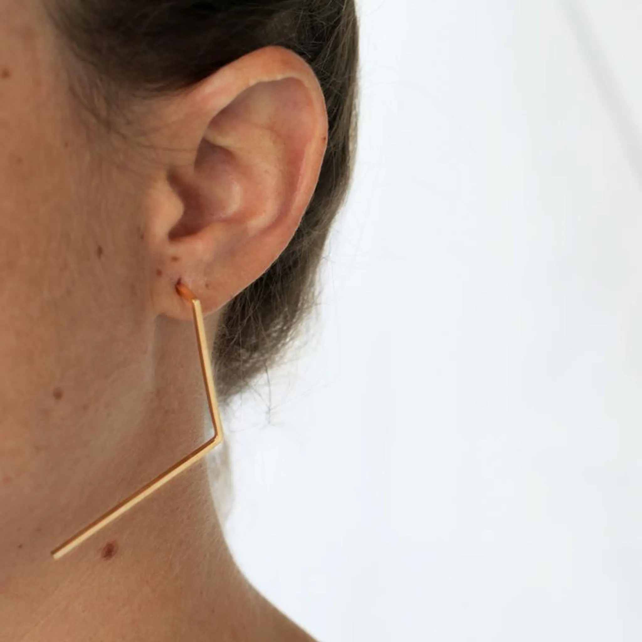 V-Shaped Black Earrings
